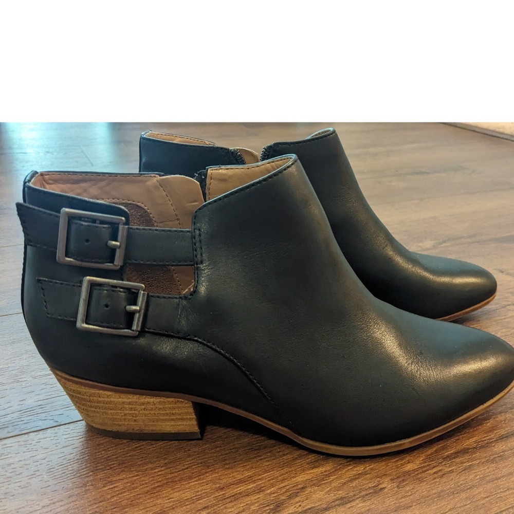 Clarks Spye Ankle Booties Black Leather Buckle Accents Low Heel Comfortable